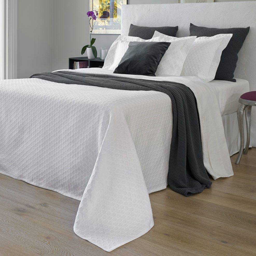 Eternity Bedspread Set - White