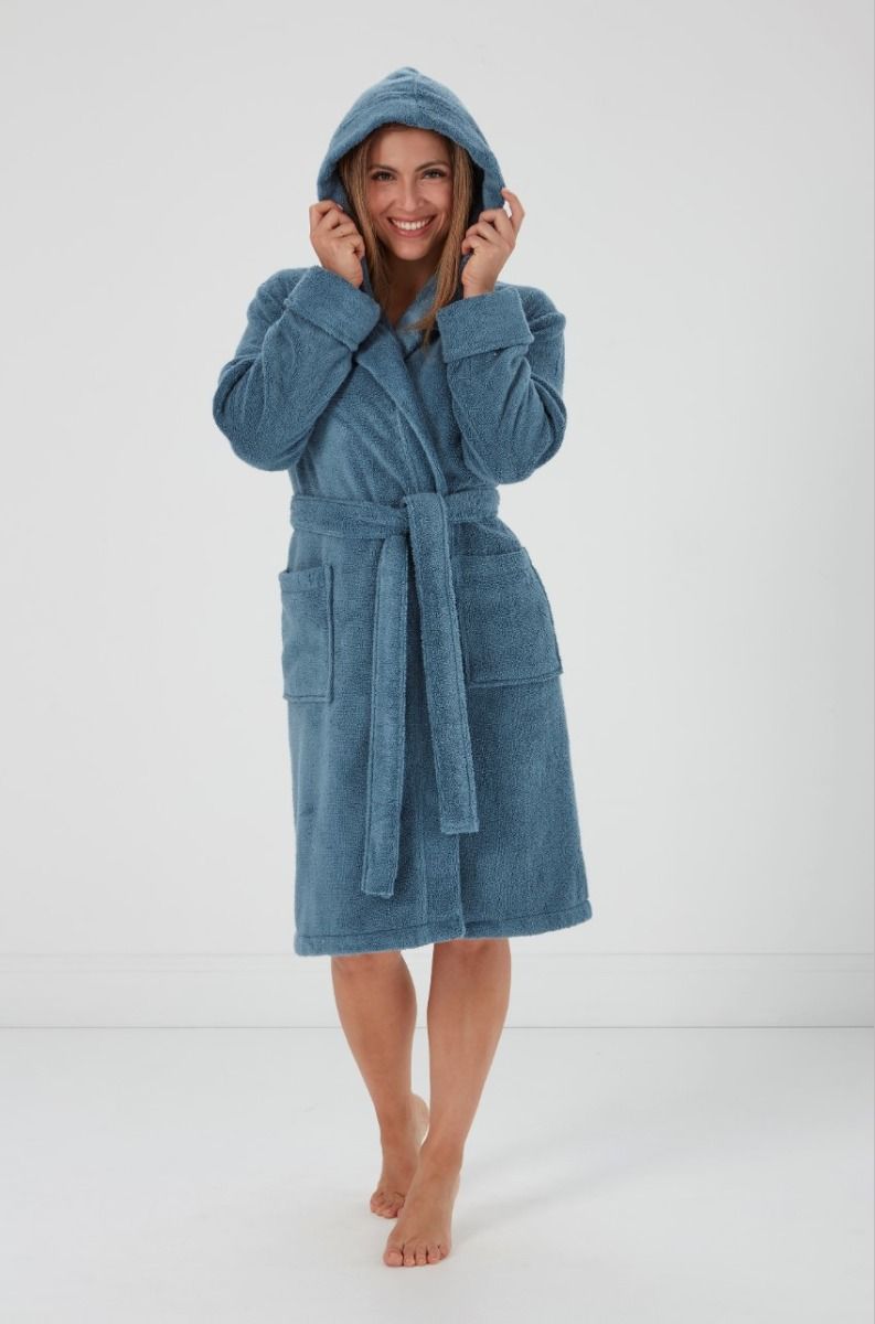 Halle Robe